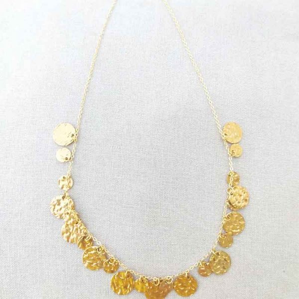 Collier dorés avec breloques