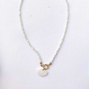 Collier perles et coquillage