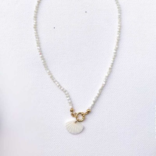 Collier perles et coquillage