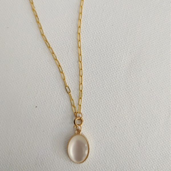 Collier avec pendentif perles