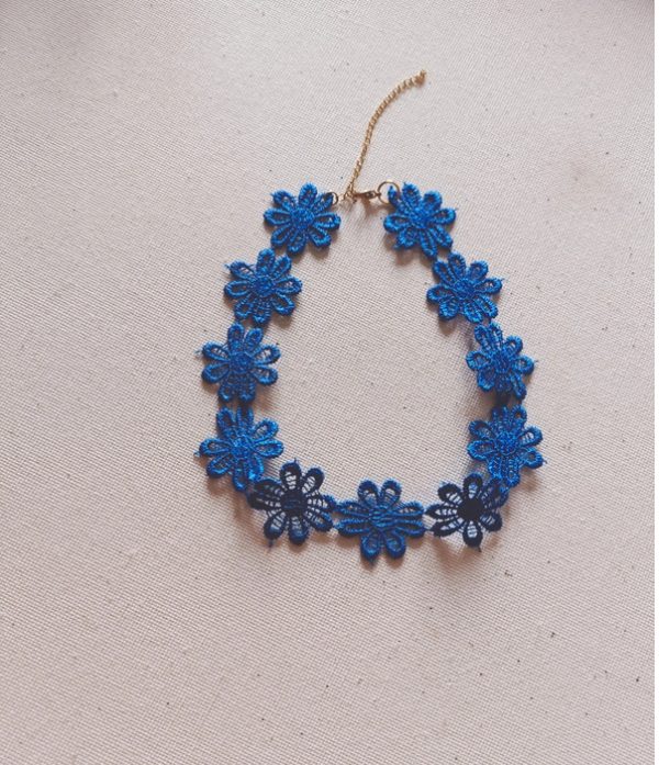 Collier ras de cou en tissu