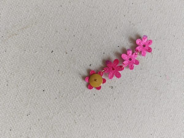 Boucles d'oreilles fleurs tissus – Image 2