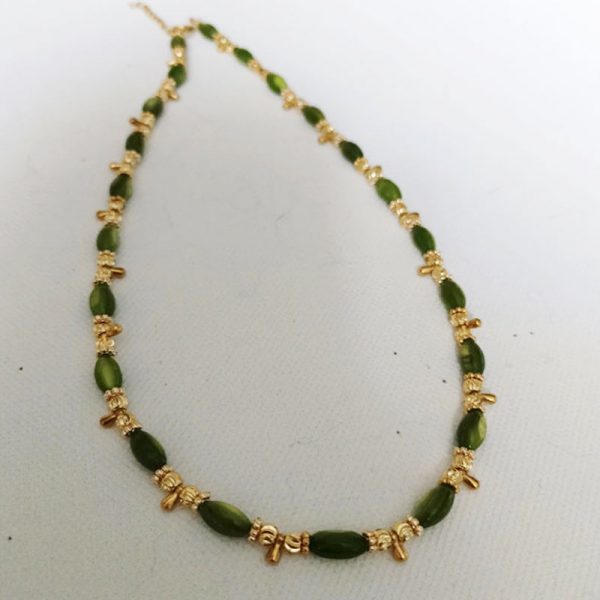 Collier vert et doré perle de coquillage