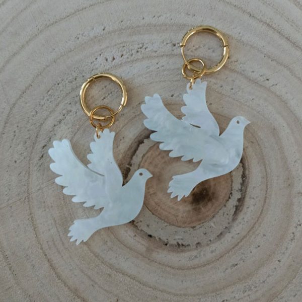 Anneaux/créoles avec oiseaux blancs